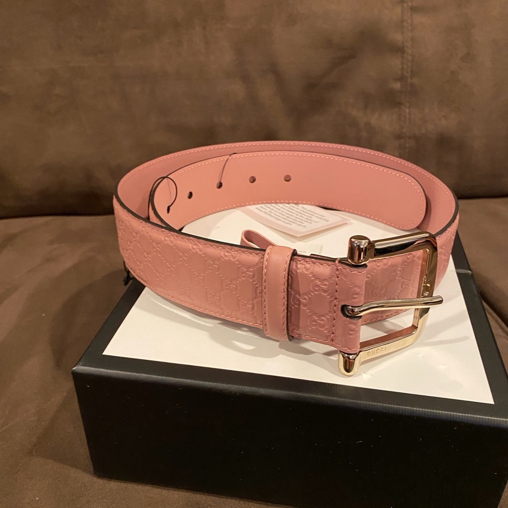 Gucci Mauve Pink Embossed Leather Women's Belt with Gold Buckle